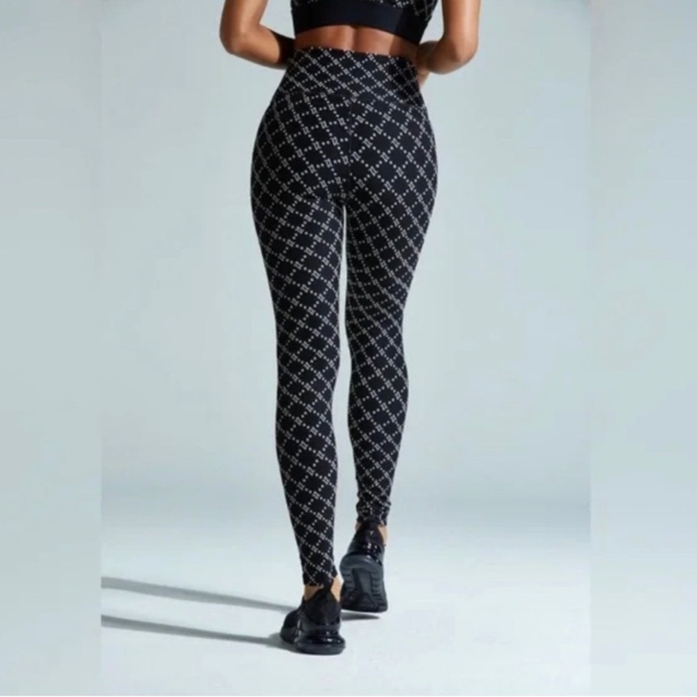 Noli leggings tights size Medium monogram